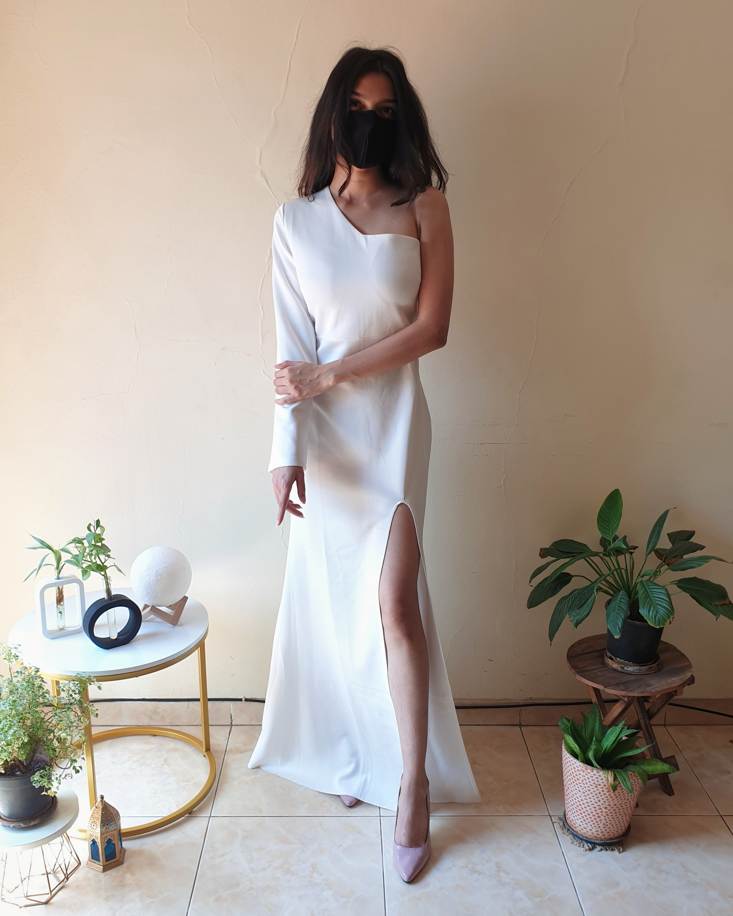 White One-Shoulder Fishcut Slit Gown